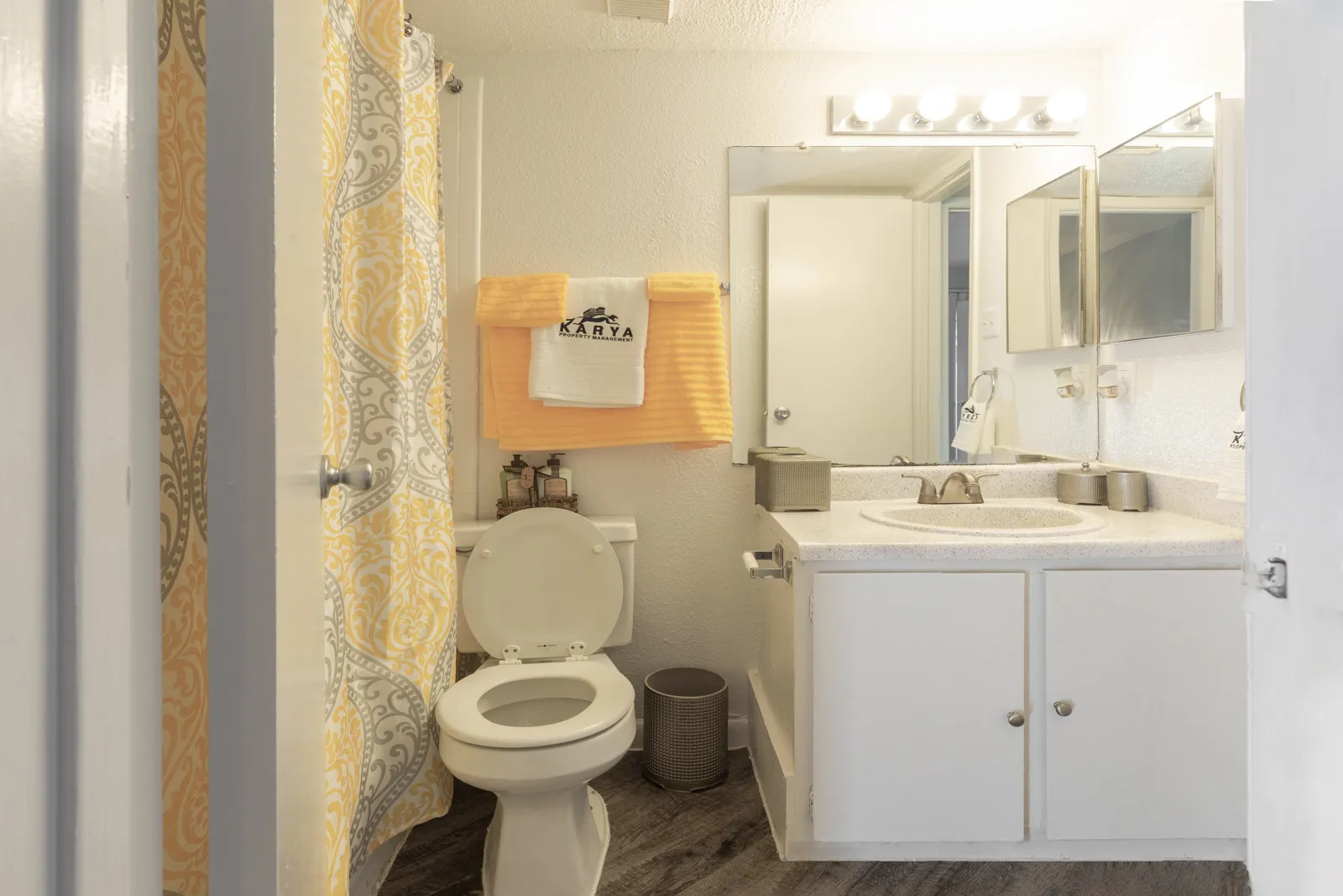 Bay Oaks — Bathroom